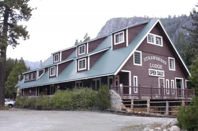 Strawberry Lodge Upper Forni Ngoại thất bức ảnh